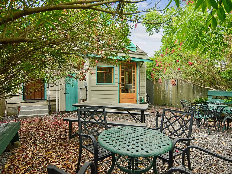 3131 Dauphine St — Photo 14