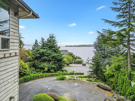 3rd image of 11150 Champagne Point Road NE