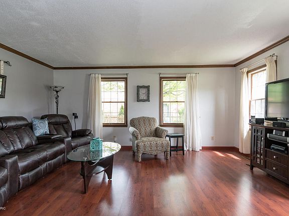3rd image of 1837 Williamsburg Dr