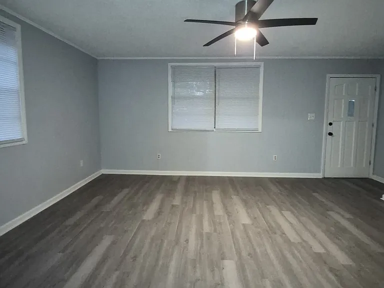 111 Becky St — Photo 5