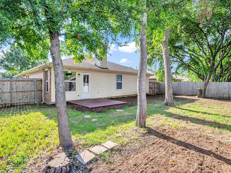 712 Riverhead Dr — Photo 32