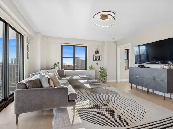 383 Grand Street image 2 of 11