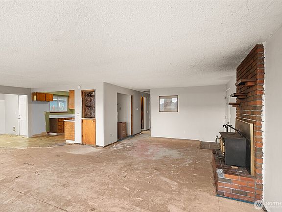 5th image of 32801 J Place
