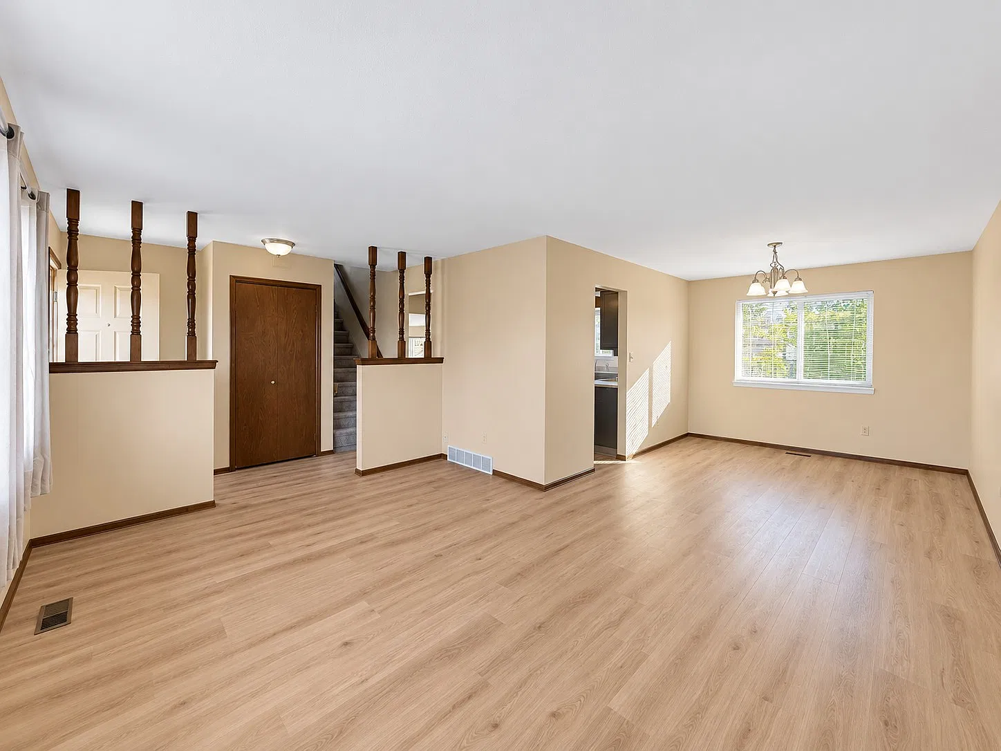 4 bed, 2222 sqft, $2,400 — Photo 2