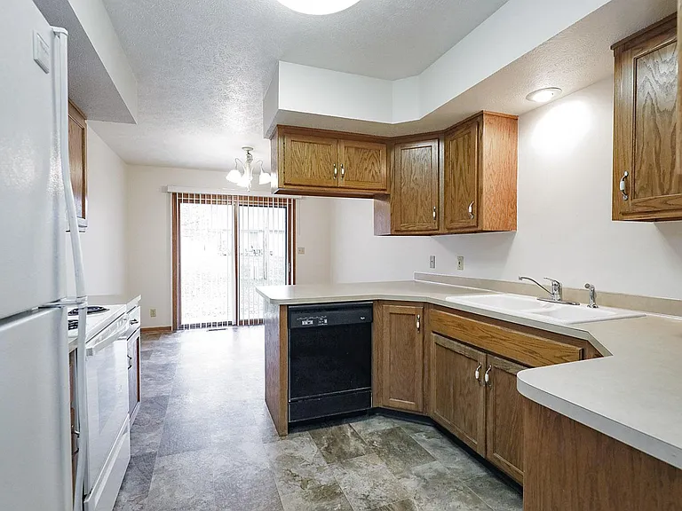 1107 Knox St — Photo 3
