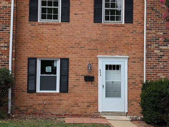 3rd image of 602 Olde Greenwich Cir