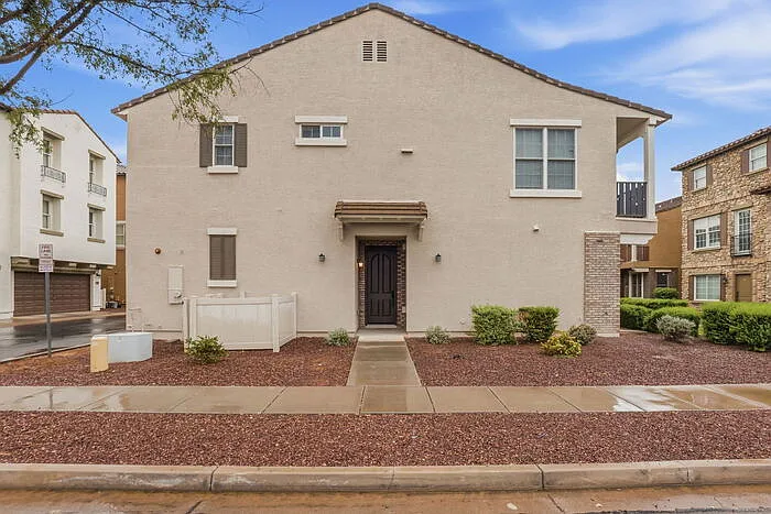 3 bed, 2.0 bath, 1303 sqft, $1,995 — Photo 4