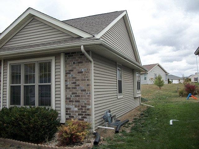 2nd image of 1208 Elm St