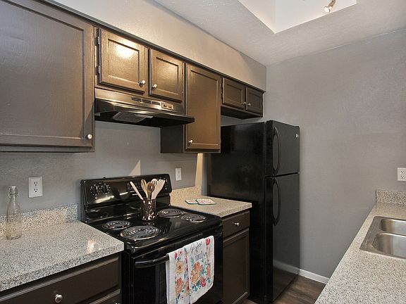 2nd image of 2403 Brown Blvd Unit 403