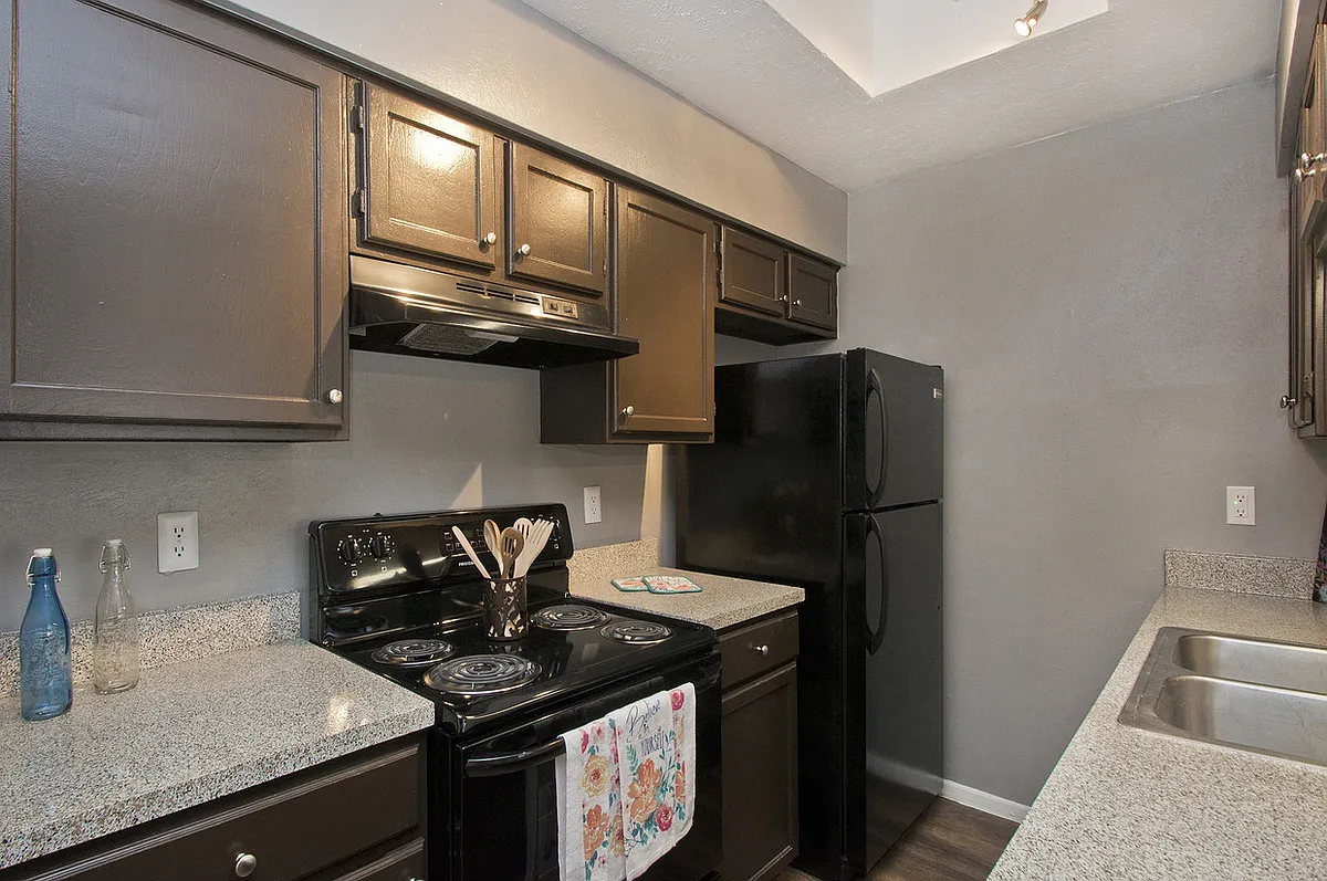 Building Photo - Woodbridge Townhomes