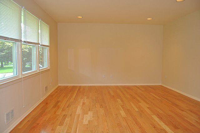 2nd image of 21 Regina Rd
