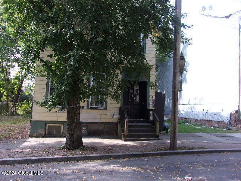 3rd image of 292 1ST Street