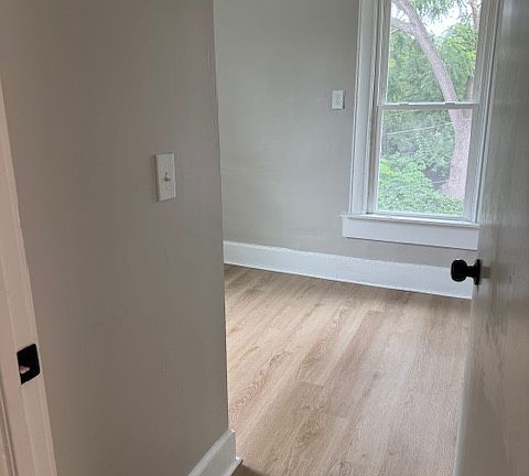 2nd image of 219 Clarendon Ave #217