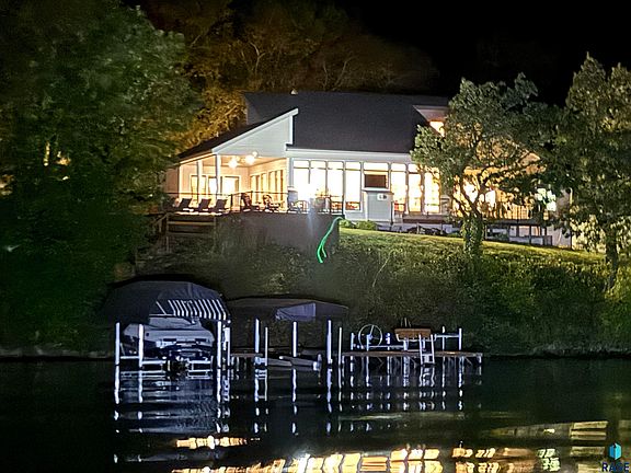 3rd image of 2166 Rix Rd