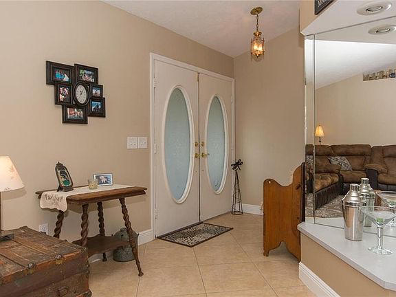 4th image of 766 SE Essex Dr