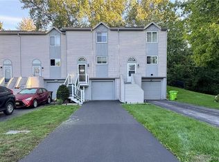145 Iron Oak Cir, Liverpool, NY 13088