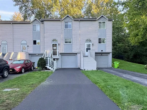 145 Iron Oak Cir, Liverpool, NY 13088