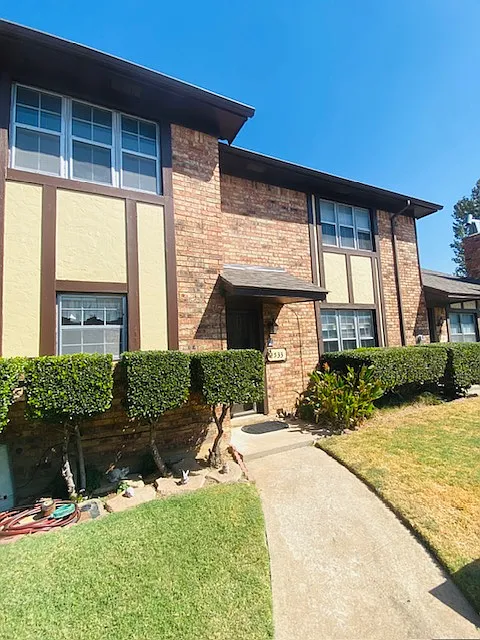 3 bed, 2.5 bath, 1672 sqft, $1,395 — Photo 1