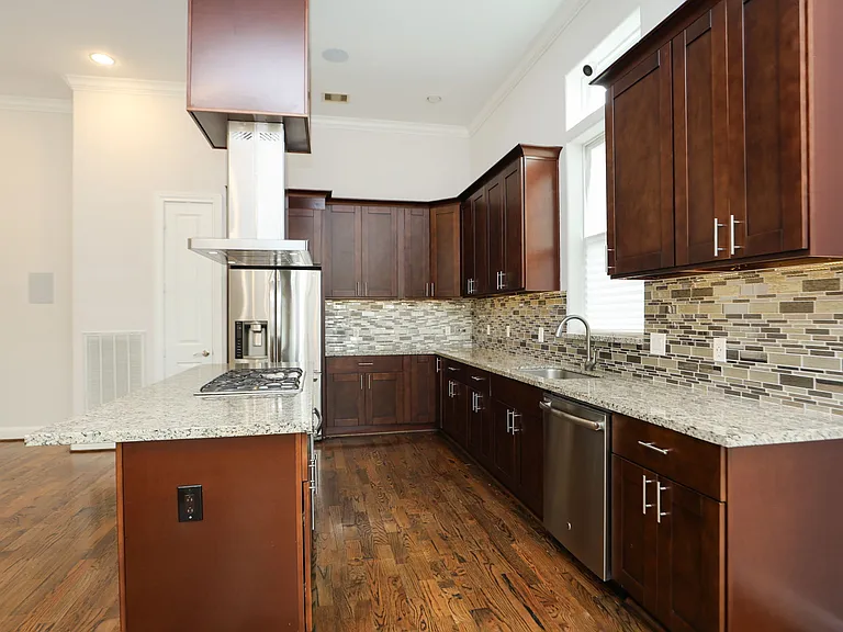 2212 Stuart St — Photo 16