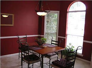 Dining room with crown molding & bay window