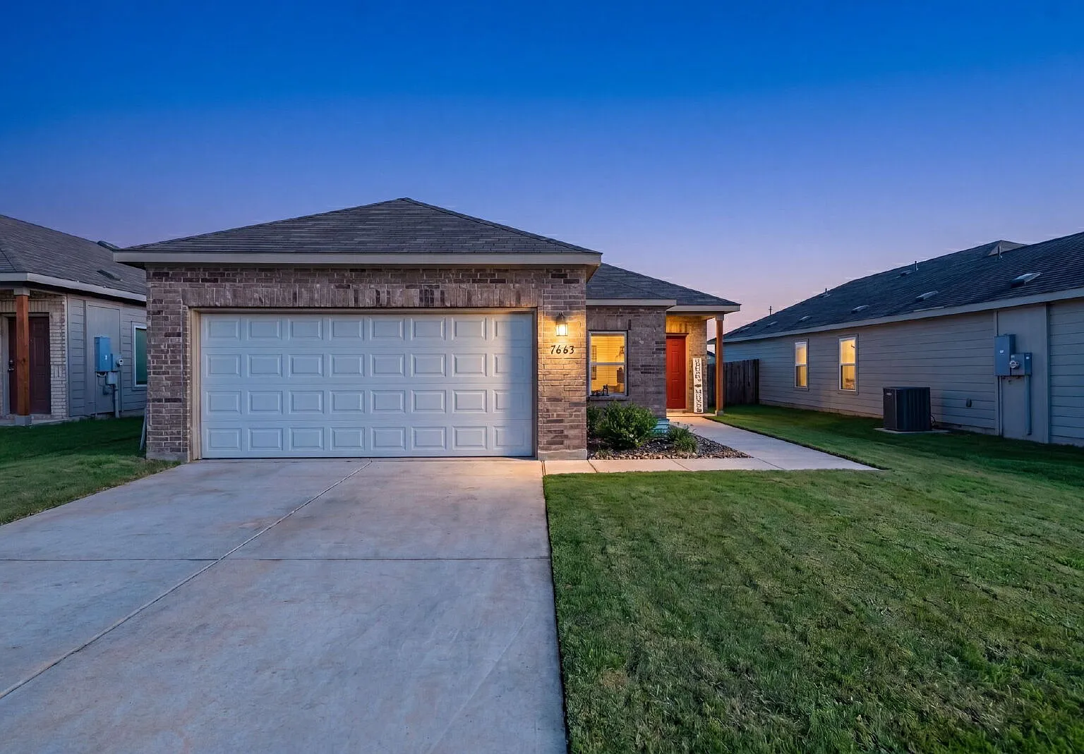 3 bed, 2.0 bath, 1233 sqft, $1,600 — Photo 1