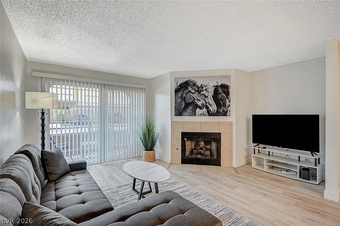 1 bed, 1.0 bath, 752 sqft, $1,600 — Photo 3