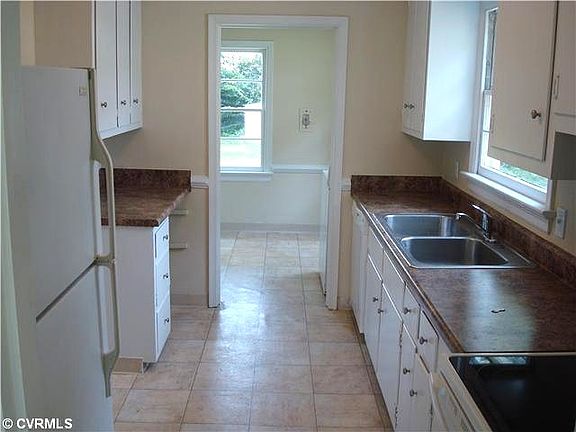 2nd image of 3010 Kenwood Ave