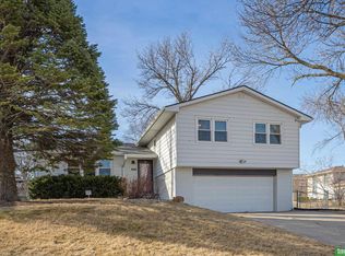 10523 Decatur St, Omaha, NE 68114