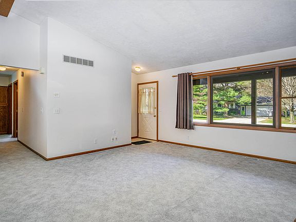 5th image of 3660 Hollywood Dr