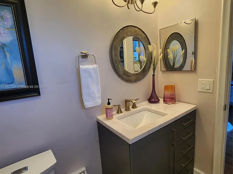 2424 NE 9th St #212 — Photo 21