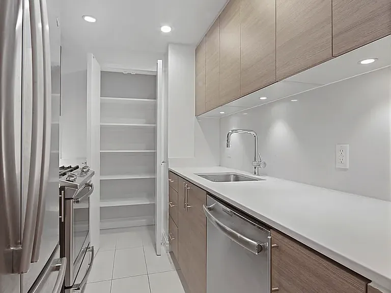 210 W 89th St #1D — Photo 6