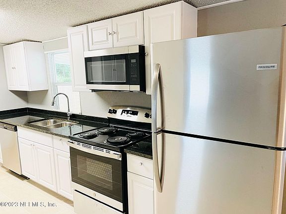 3rd image of 7738 HOMEWOOD Drive