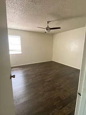 3 bed, 2.0 bath, 1270 sqft, $1,599 — Photo 2