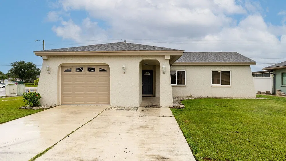 4 bed, 1599 sqft, $2,550 — Photo 2