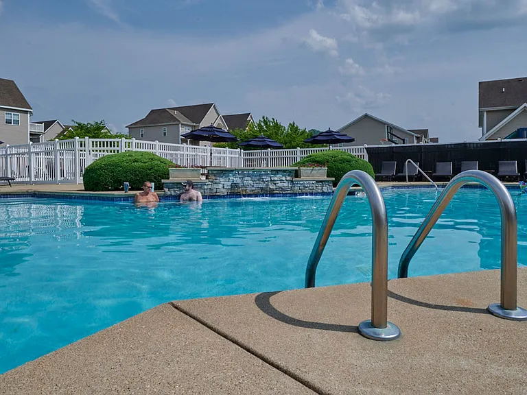 Waterford Village Apartments — Photo 12