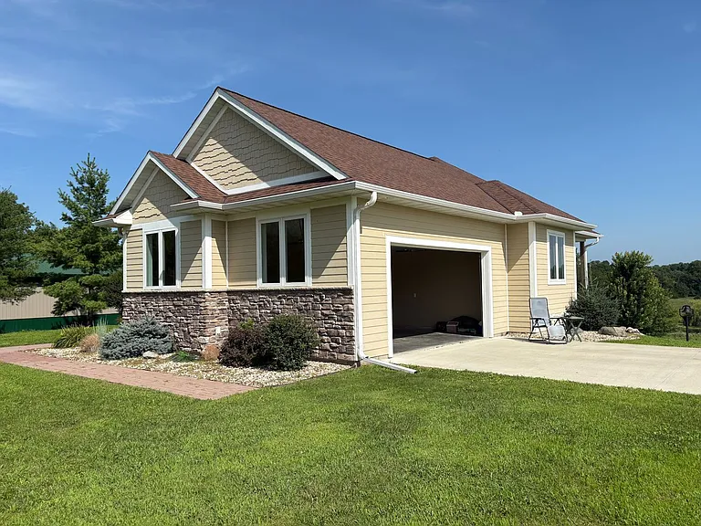 220 Meadow Woods Dr — Photo 20