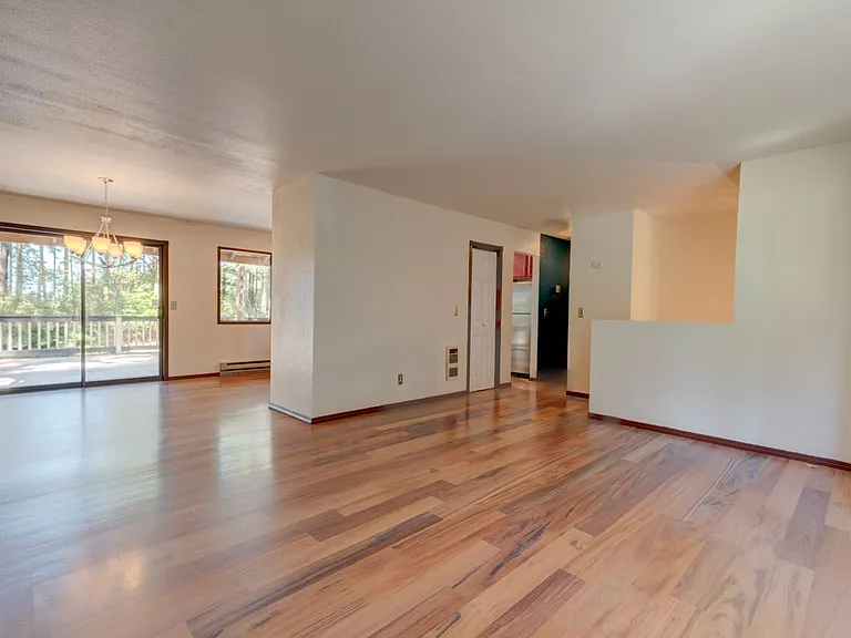 1638 Fern Pl — Photo 2