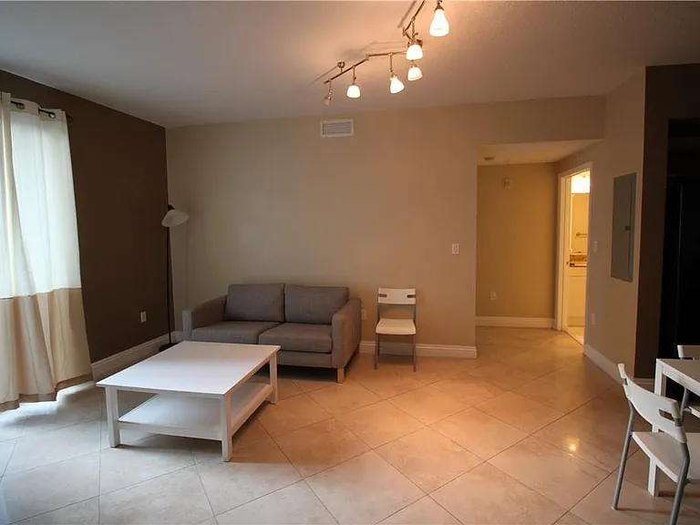 7275 SW 90th Way #211 — Photo 2