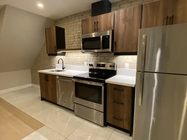 363 Parkside Dr #1, Toronto, ON M6R 2Z5