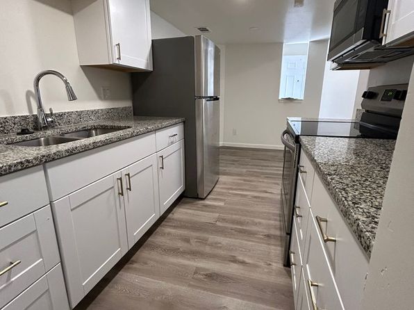 211 & 219 Candelaria Rd NW #3