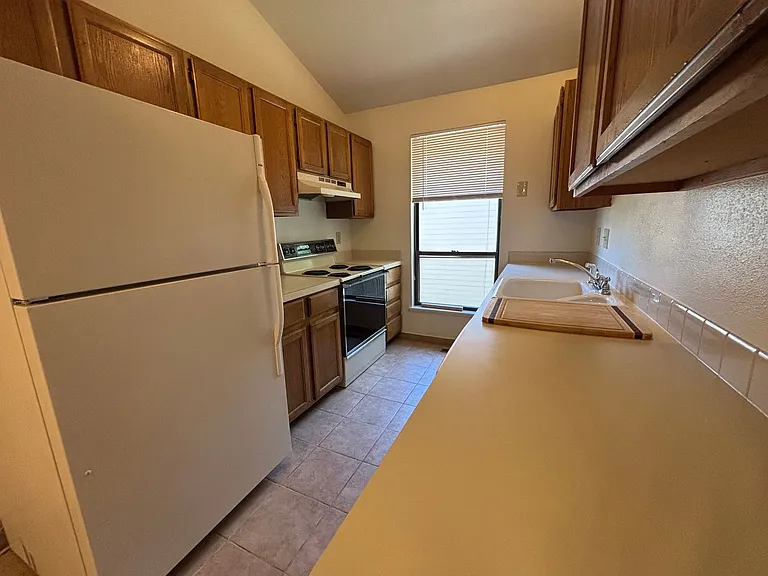 1047 Mirrormere Cir — Photo 8