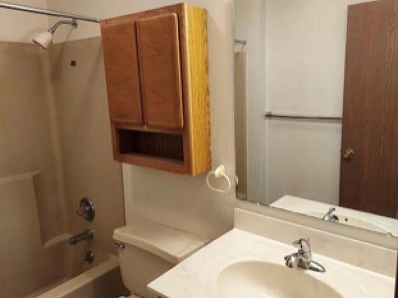 2nd image of 25 Lincoln Ave APT 2
