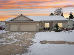 562 Allison Dr, Almont, MI 48003