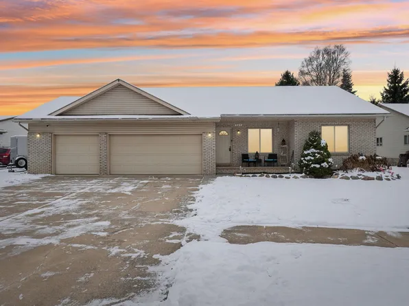 562 Allison Dr, Almont, MI 48003