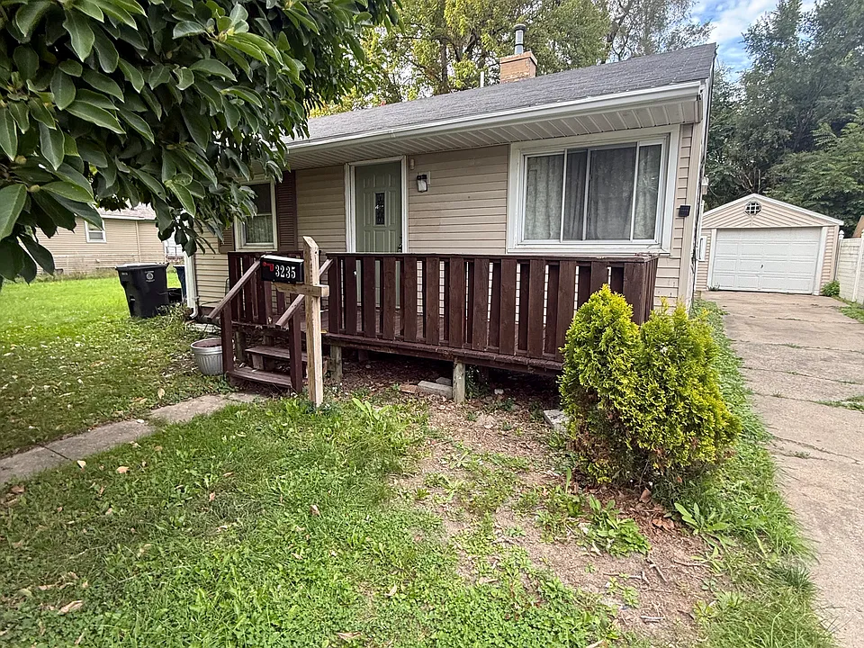 3235 Whittier Ave