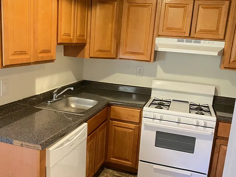 Penzel Manor Apartments — Photo 7