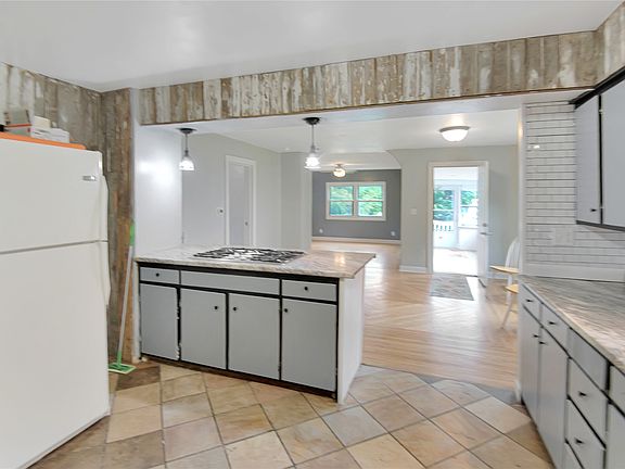 5th image of 603 3rd St