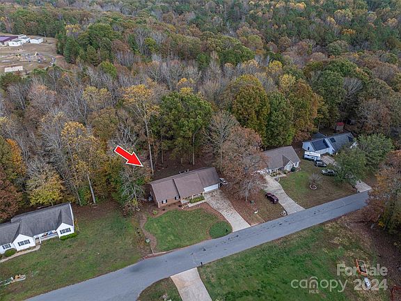 4th image of 3979 Stoney Creek Dr