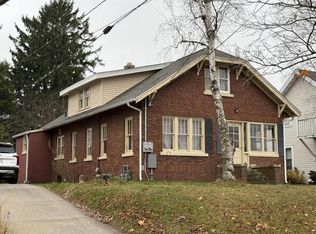 1513 Philippen St, Manitowoc, WI 54220