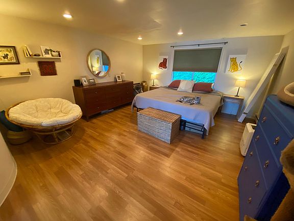 Large bedroom #1